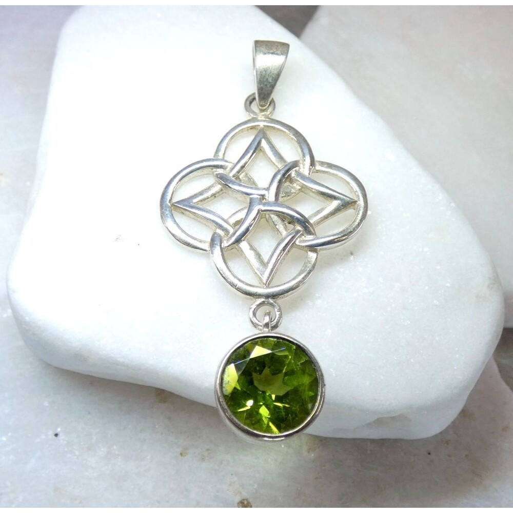 VTG Sterling Silver Peridot Celtic Knot Pendant